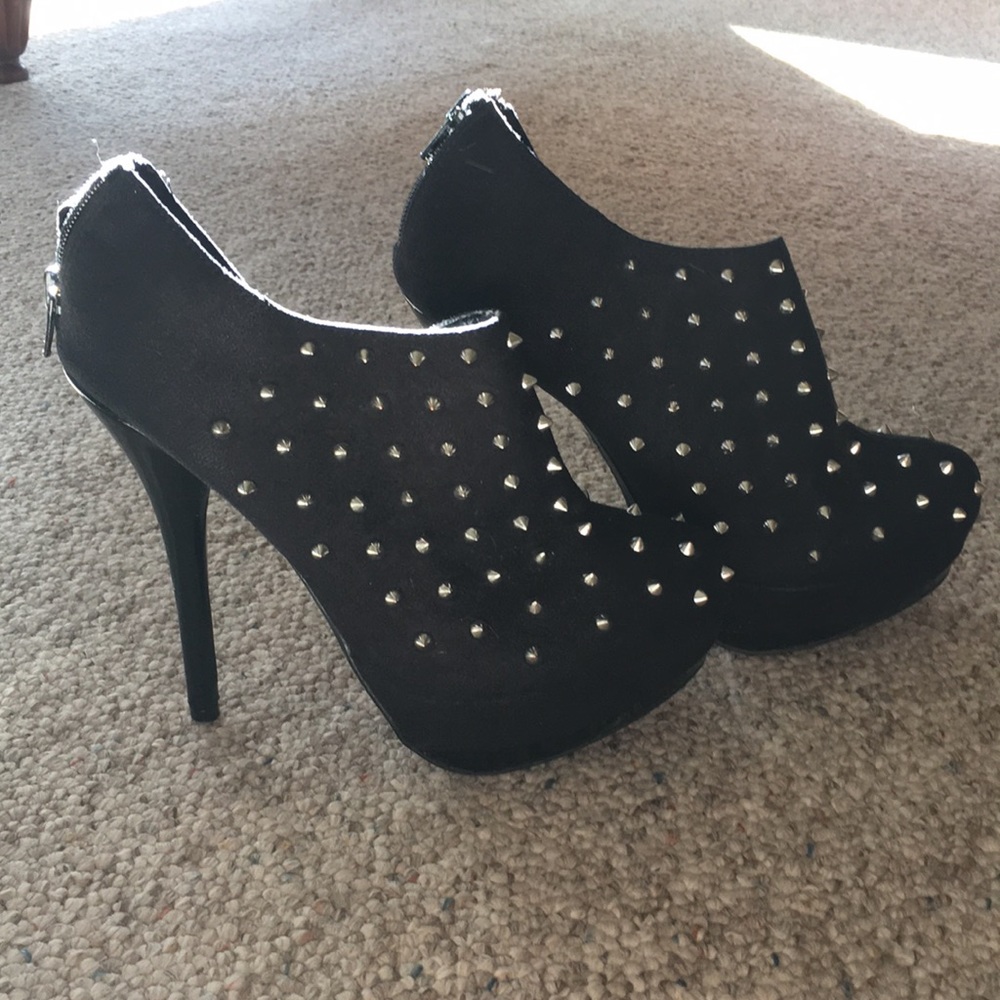 Spiked Black heels Size 7